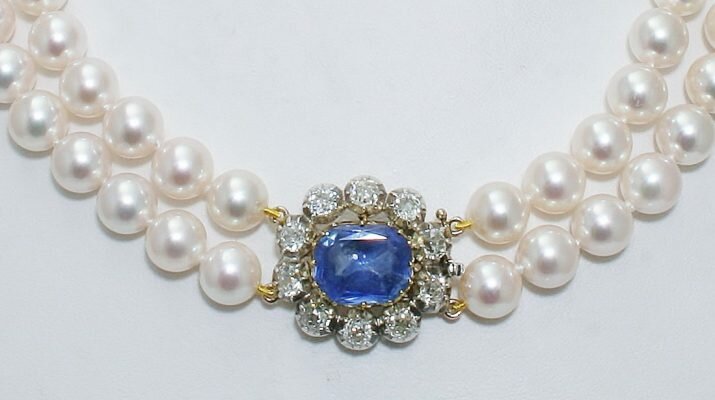 Colar de pérolas, safiras e diamantes